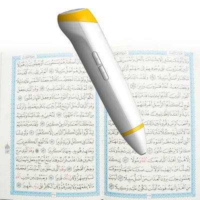 O Corão santamente de Digitas Digitas do molde leu a pena para a lembrança islâmica da ramadã