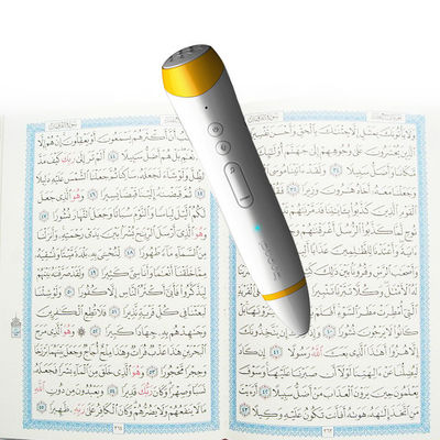 O Corão santamente de Digitas Digitas do molde leu a pena para a lembrança islâmica da ramadã