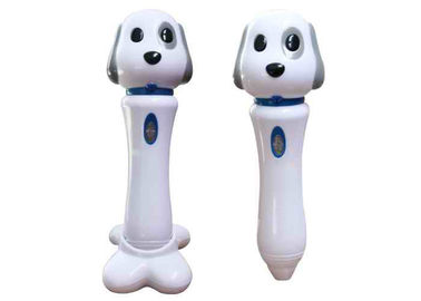Crianças plásticas brancas que aprendem o cão bonito da pena educacional com gravação/MP3