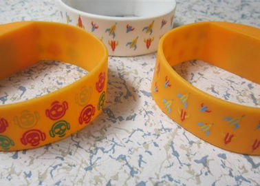 Seda amarela impresso 2,25 cm de largura relógios pulseira de Silicone para Adverting presente