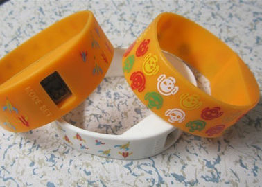 Seda amarela impresso 2,25 cm de largura relógios pulseira de Silicone para Adverting presente